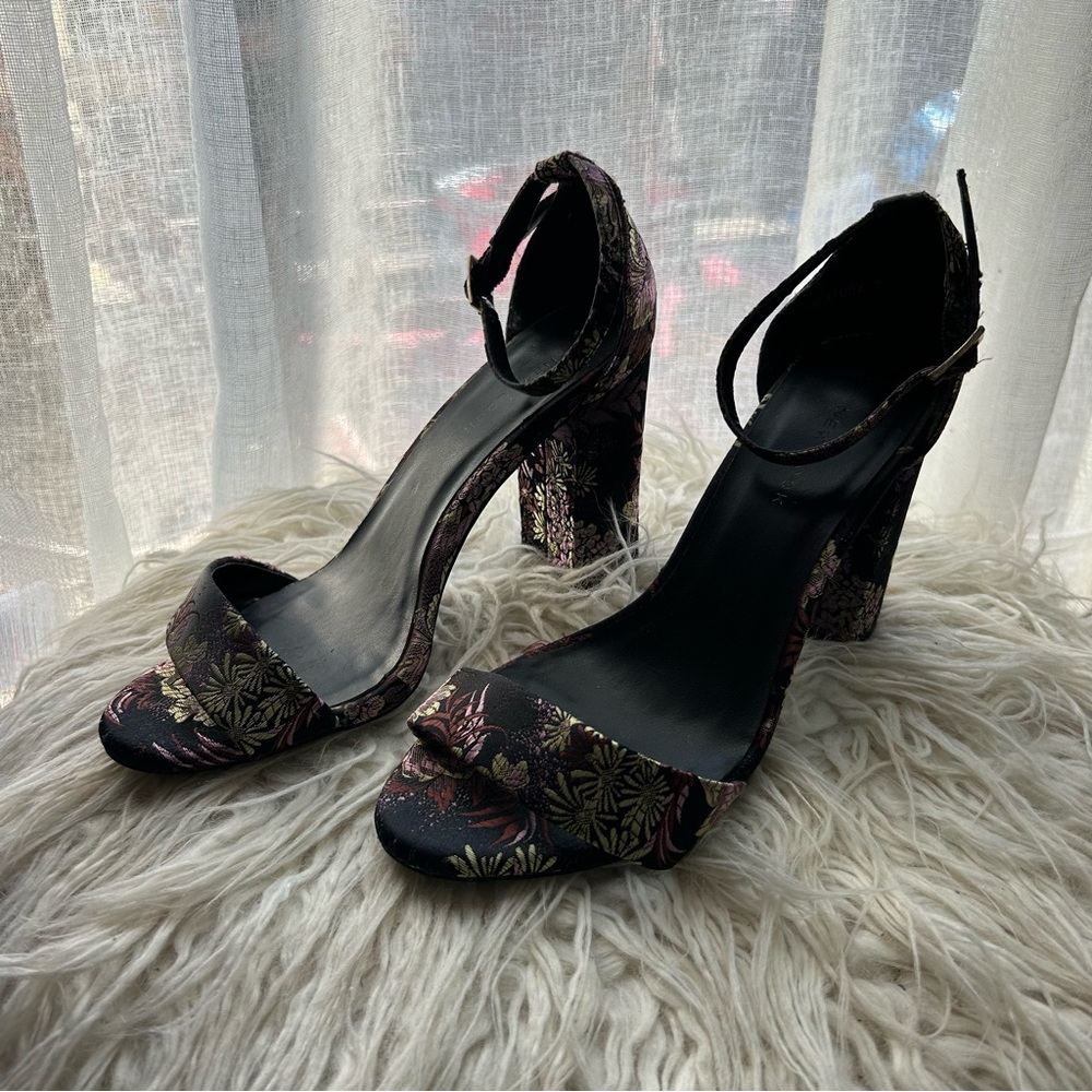 New Look floral lace textured black & purple strappy block heel sandals sz 37